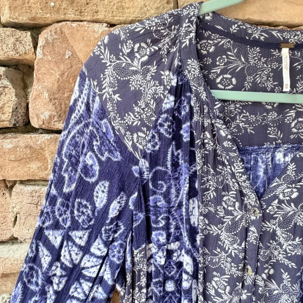 Free People Women XS Ratio Print Tunic Blouse Blue Mixed Floral Boho Peasant Top